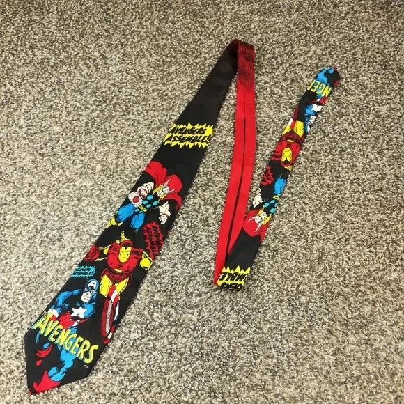VTG 1994 Marvel Avengers Comics Red White Blue Silk Tie Necktie Comic Corner